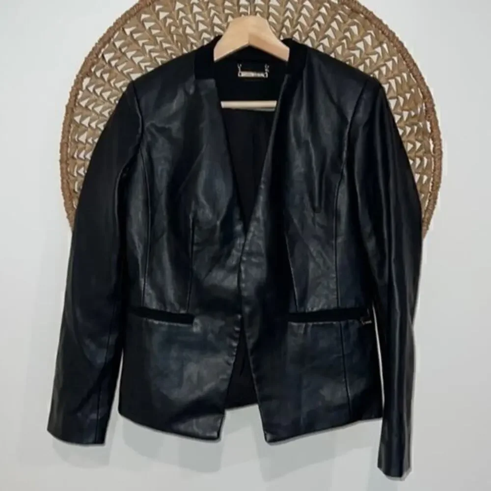 Tahari black faux leather woman’s open front jacket size 4